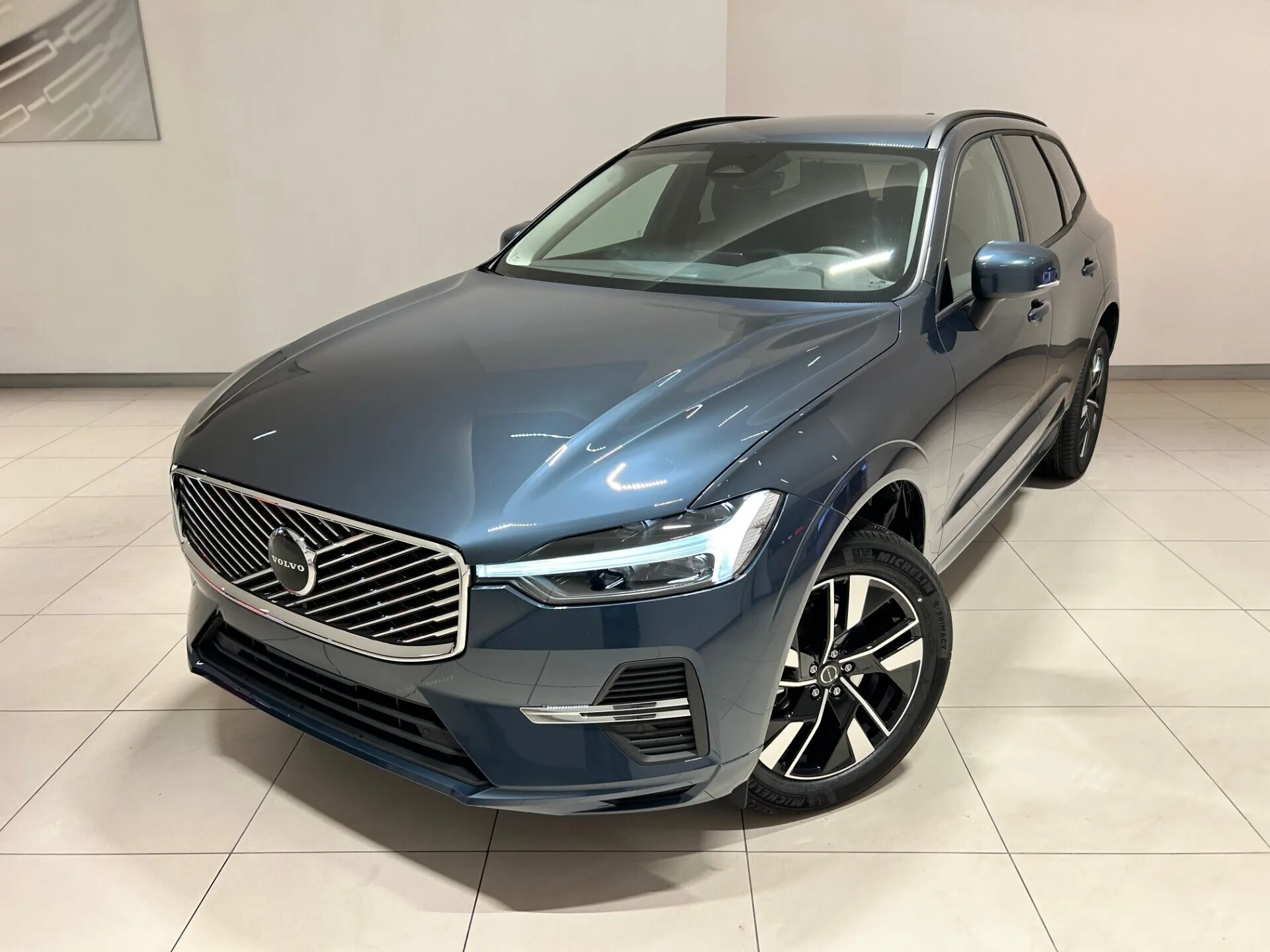 Foto Volvo XC 60 T6 Plug-in hybrid AWD aut. Core MY26 *Anche Autocarro N1*